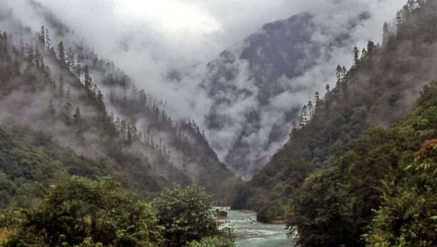 China 2001-87_Upper_Dulong_from_Ba_10-4-01-960